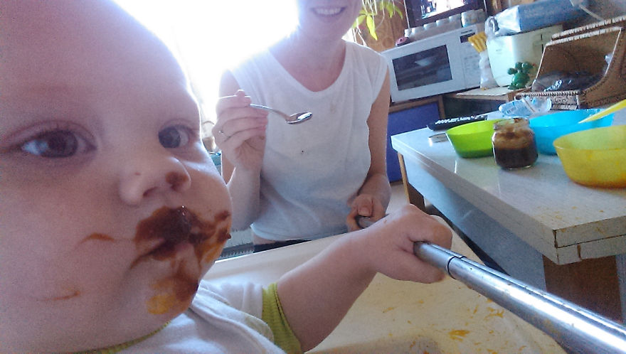 i documented what its like to be a mom with a selfie stick 8 880