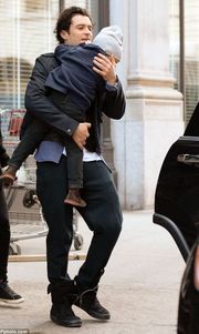 Ο Ορλάντο Μπλουμ και οι τρυφερές φωτογραφίες με τον γιο του!