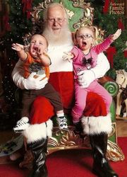 Δείτε οικογενειακές Χριστουγεννιάτικες φωτογραφίες για γέλια και για κλάματα!