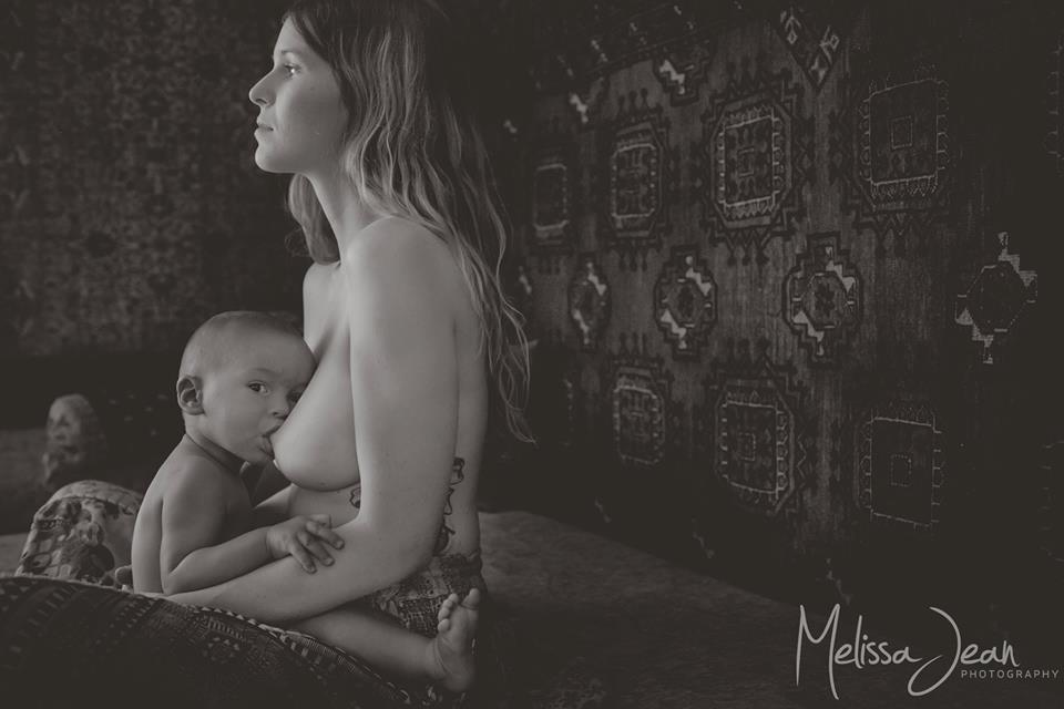 Αυτές είναι οι φωτογραφίες μητρότητας και γέννας, που το Instagram διέγραψε και απαγόρευσε!