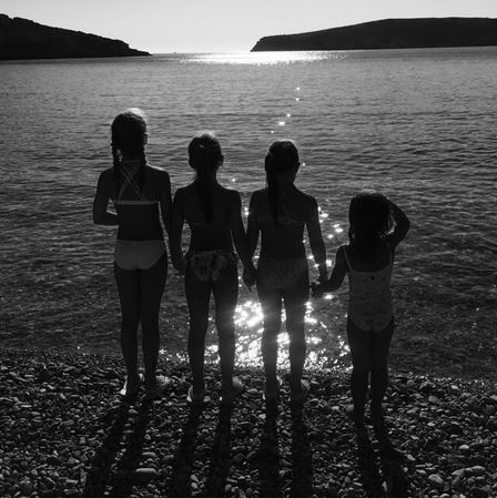 Ελένη Πετρουλάκη: Και οι τέσσερις κόρες της στην πιο τρυφερή φωτογραφία! (εικόνα)