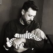 Μάνος Παπαγιάννης: Η πρώτη φωτογραφία αγκαλιά με το γιο του στο Instagram και το χαριτωμένο σχόλιο