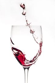 Κόκκινο κρασί - 

Όχι μόνο ανεβάζει τη διάθεση, αλλά το κόκκινο κρασί κάνει το αίμα στην κυριολεξία να «βράζει».