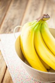 Μπανάνες - 
Δεν θα έπρεπε οι μπανάνες να βρίσκονται στις προτιμήσεις σας μόνο για το σχήμα τους. Η Δρ Hoppe λέει ότι οι μπανάνες έχουν υψηλά επίπεδα καλίου, ριβοφλαβίνης και βιταμίνης Β2 που βοηθούν στη σεξουαλική διέγερση.