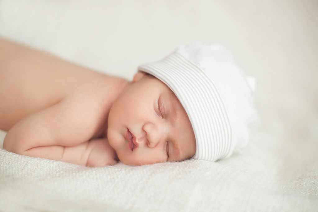 Δες πώς να διασφαλίσεις στο μωρό σου έναν καλό ύπνο τις πολύ ζεστές ημέρες