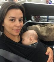 Η πρώτη δημόσια βόλτα της διάσημης ηθοποιού μαζί με το νεογέννητο γιο της