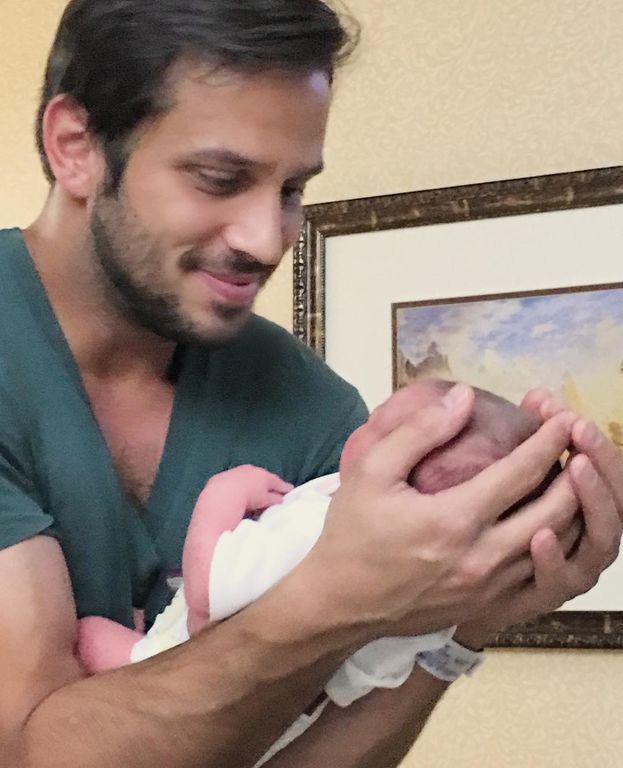 Ελληνίδα παρουσιάστρια δημοσίευσε για πρώτη φορά φωτογραφία από τη μέρα που γεννήθηκε ο γιος της