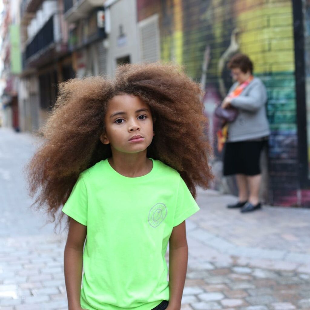 Γνωρίστε τον επτάχρονο που έχει τρελάνει το Instagram  με τα μαλλιά του (pics) 