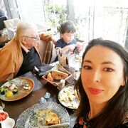 Αλίκη Κατσαβού: Με τον Κώστα Βουτσά και τον γιο τους Φοίβο για φαγητό (pics)