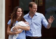  Ο πρίγκιπας William και η Kate Middleton με τον George