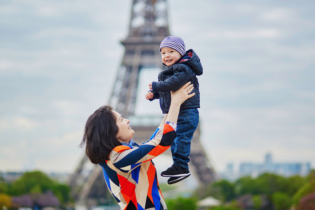 Οι Γάλλοι γονείς ποτέ δεν τιμωρούν τα παιδιά τους. Τα διαπαιδαγωγούν με όμορφο τρόπο ενώ παράλληλα τους μαθαίνουν ότι δεν είναι το «κέντρο του κόσμου». Τα παιδιά τους γνωρίζουν τι σημαίνει «όχι». 