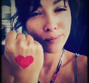 «Make the heart beat and beat and beat,.. even if it hurts! Thats all❣️?#heartbeats #love #onelove», είχε σχολιάσει κάτω από αυτή τη φωτογραφία της που ήταν και η πρώτη στον προσωπικό της λογαριασμό στο Instagram.