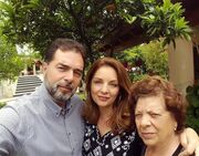 "Ξεκλέβω πάντα λίγο χρόνο για να βρίσκομαι μαζί τους!" ανέφερε στο post της η Αντζελα Γκερέκου η οποία φωτογραφίζεται με τον αδελφό της και τη μαμά της. 