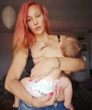 Χθες η Πηνελόπη Αναστασοπούλου ανέβασε μία νέα φωτογραφία και μοιράστηκε μαζί μας τις σκέψεις της για τη μητρότητα και για τις στιγμές που ζει με τις κόρες της. 