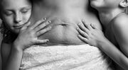 Το γυναικείο σώμα μετά τη γέννα μέσα από πραγματικά υπέροχες φωτογραφίες (pics)