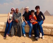 Οικογενειακόν ενθύμιον Αιγύπτου 2008. Κλασικοί Ευρωπαίοι τουρίστες στις πυραμίδες της Γκίζας✈️ #egypt #pyramides #giza #cairo #travel #family