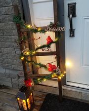 Στολισμένες σκάλες: 20 ιδέες για όσους δεν θέλουν να στολίσουν φέτος μόνο χριστουγεννιάτικο δέντρο