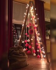 Στολισμένες σκάλες: 20 ιδέες για όσους δεν θέλουν να στολίσουν φέτος μόνο χριστουγεννιάτικο δέντρο