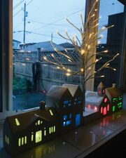 Γιορτινές ιδέες για να διακοσμήσετε τα παράθυρα φέτος τα Χριστούγεννα (pics) 