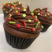 Cupcakes με σοκολατένια βουτυρόκρεμα. πηγή: Instagram account chundispastriess13