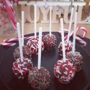 Cakepops με σοκολάτα και τρούφα. πηγή: Instagram account lesarcsencieldejoy
