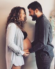 Η Ολυμπιονίκης είναι αρκετά ενεργή στα social media και καθ'όλη τη διάρκεια της εγκυμοσύνης της μοιράζονταν μαζί μας φωτογραφίες με την φουσκωμένη της κοιλίτσα.
