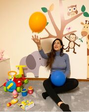 Φλορίντα Πετρουτσέλι: Ποζάρει με φουσκωμένη κοιλίτσα στον 5ο μήνα της εγκυμοσύνης (pics)