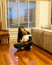 Φλορίντα Πετρουτσέλι: Ποζάρει με ανοιξιάτικη διάθεση στο έβδομο μήνα της εγκυμοσύνης της (pics) 