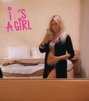 Η Μαρία Τσοπέη ανακοίνωσε την εγκυμοσύνη της και μάλιστα ότι περιμένει κοριτσάκι στις 19 Οκτωβρίου 2020 μέσα από ένα boomerang video στον προσωπικό της λογαριασμό στο Instagram.