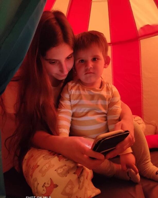 Φωτεινή Αθερίδου: Οι φοβερές φώτο με τον γιο της μέσα σε παιδική σκηνή 