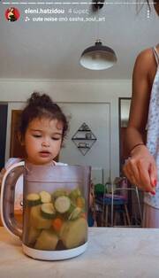 Ελένη Χατζίδου: Στην κουζίνα με την κόρη της - Δείτε τι έφτιαξαν