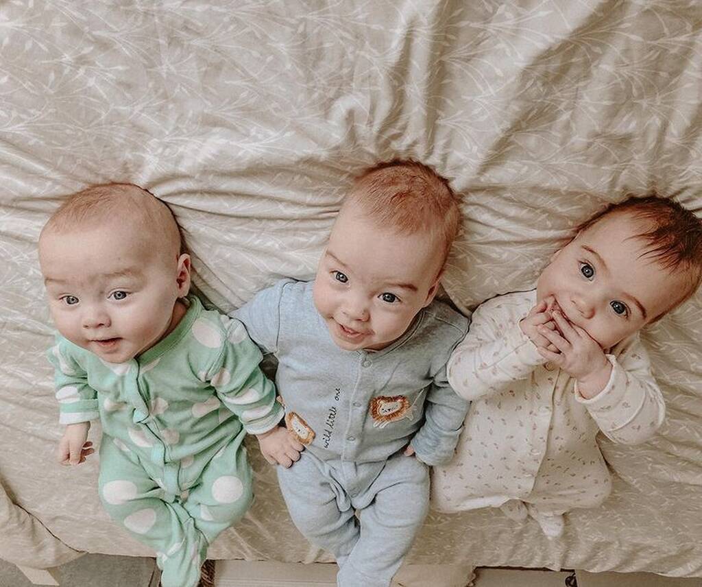 Instagram @odd_heart_triplets