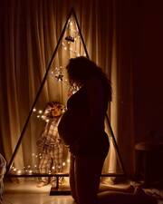 Κλέλια Πανταζή: Οι υπέροχες φώτο με τον γιο της μπροστά στο minimal δέντρο