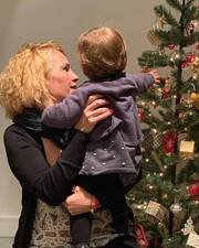 Τζένη Μπότση: Στόλισε το χριστουγεννιάτικο δέντρο με την κόρη της - Δείτε φώτο