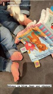 Xριστίνα Μπόμπα: Παιδική χαρά το σαλόνι της – Έγινε αγνώριστο για να παίζουν οι δίδυμες  