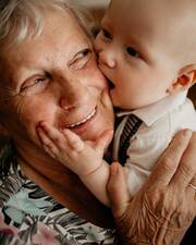 Η Gosia φωτογραφίζει και γιαγιάδες με τα εγγονάκια τους -  Instagram / gosia.radon.fotografia