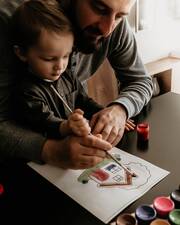 Μπαμπάς και γιος ζωγραφίζουν παρέα -  Instagram / gosia.radon.fotografia