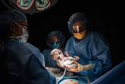 Η στιγμή που ένα μωρό γεννιέται -  Πηγή φωτογραφίας: Instagram / monetnicolebirths