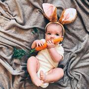 Μωρό λαγουδάκι με το καρότο του - Πηγή φωτογραφίας: Instagram / juf.mevin