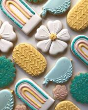 Μπισκότα με ζαχαρόπαστα σε διάφορα σχέδια - Πηγή φωτογραφίς: Instagram / thebakerin
