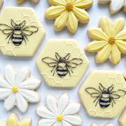 Μπισκότα μαργαρίτες και μελισσούλες - Πηγή φωτογραφίς: Instagram / beths_bake_shop