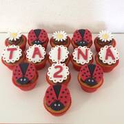 Cupcakes πασχαλίτσες - Πηγή φωτογραφίας: Instagram / adonadoscupcakes