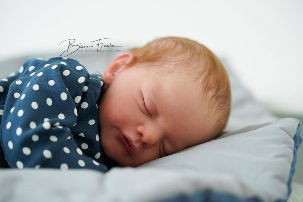 Η καλλιτέχνης έχει πετύχει ακόμα και τη γαλήνια έκφραση που έχουν τα μωρά όταν κοιμούνται - Πηγή φωτογραφίας: Instagram / bianca_franke_handartbabys