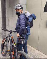 Από τις αγαπημένες δραστηριότητες μπαμπά και γιου είναι οι ποδηλατάδες.