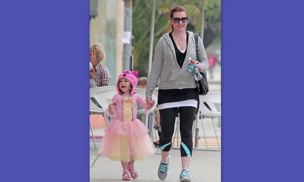 Η κόρη της Alyson Hannigan πάει για frozen yogurt με την tutu της