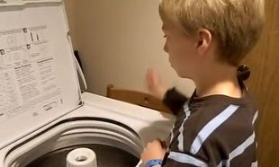 Βίντεο: 10χρονο αγοράκι παίζει μουσική με… ένα πλυντήριο!