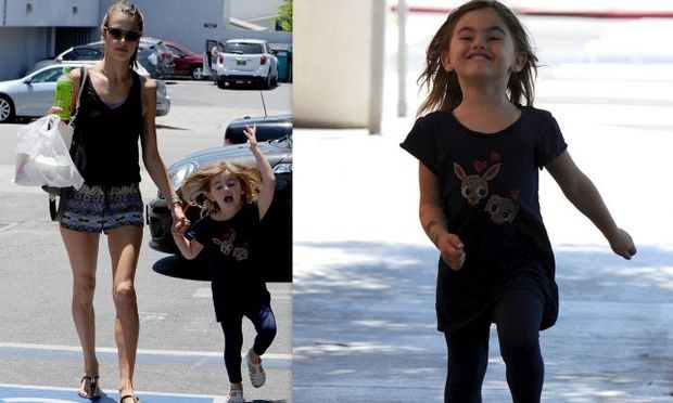 Alessandra Ambrosio: Απολαμβάνοντας τη βόλτα της με την κόρη της! (φωτό)
