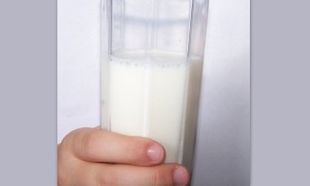 Απίστευτο: Διατίθεται στην αγορά μητρικό γάλα για κατανάλωση από ενήλικες!