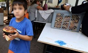 Guardian: 600.000 παιδιά ζουν κάτω από το όριο της φτώχειας στην Ελλάδα
