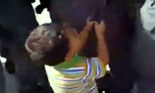 Συγκλονιστικό βίντεο: Ο σπαραγμός ενός 5χρονου παλαιστίνιου για τον μπαμπά του!